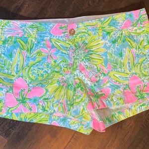 EUC Lilly Pulitzer Walsh Shorts. SZ 14